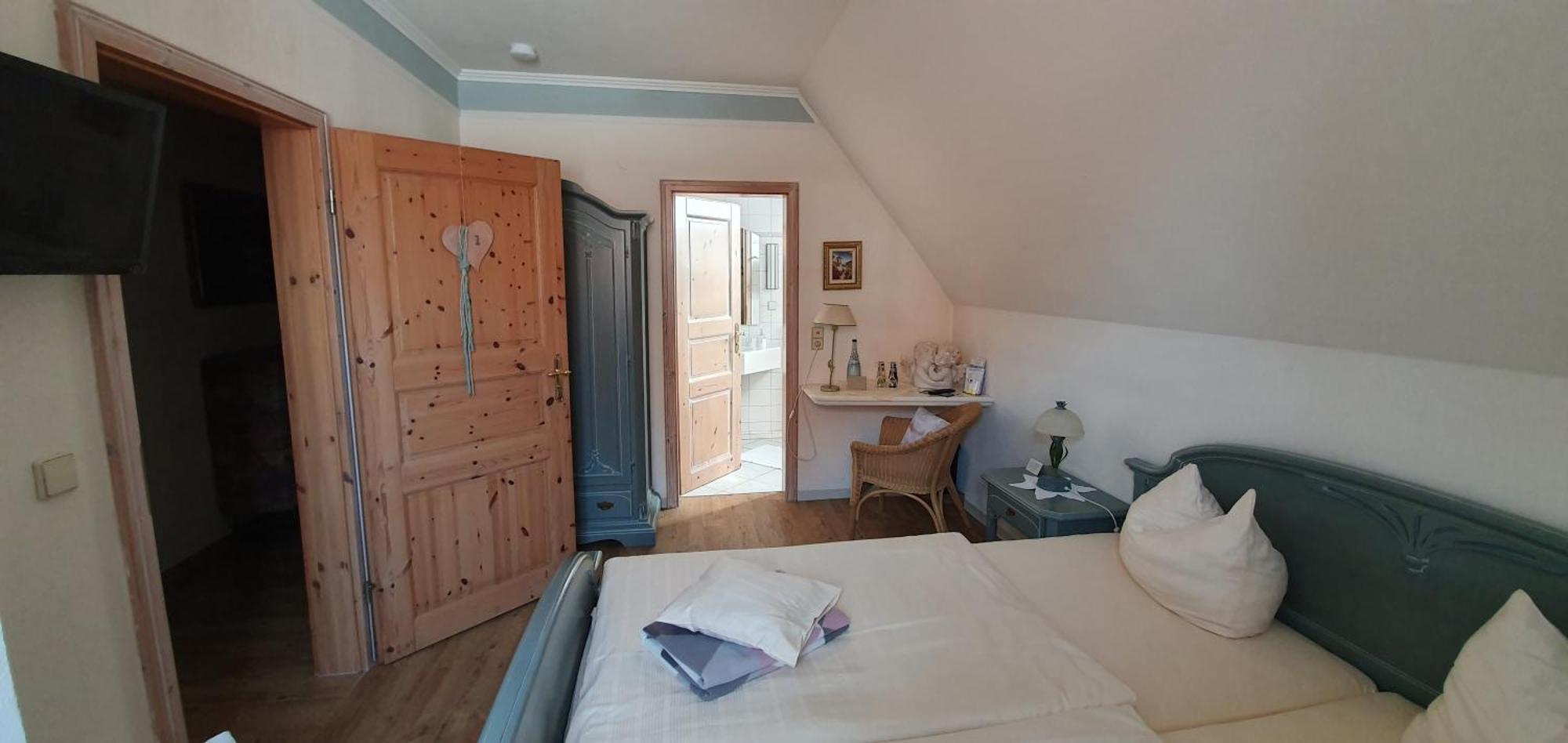 Landgasthaus "Zum Engel" Neuleiningen Room photo